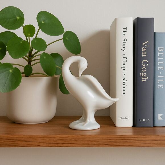 Lladro Vintage 1970s White Goose Porcelain Figurine – Handmade in Spain - Picture 1 of 7
